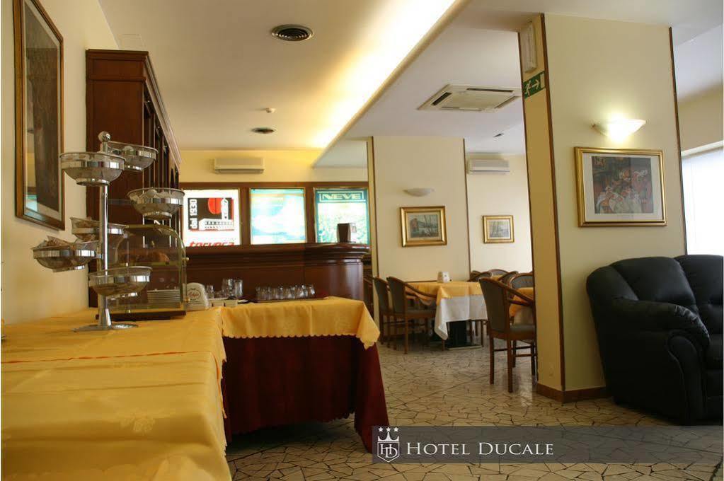 Hotel Ducale Vigevano Esterno foto